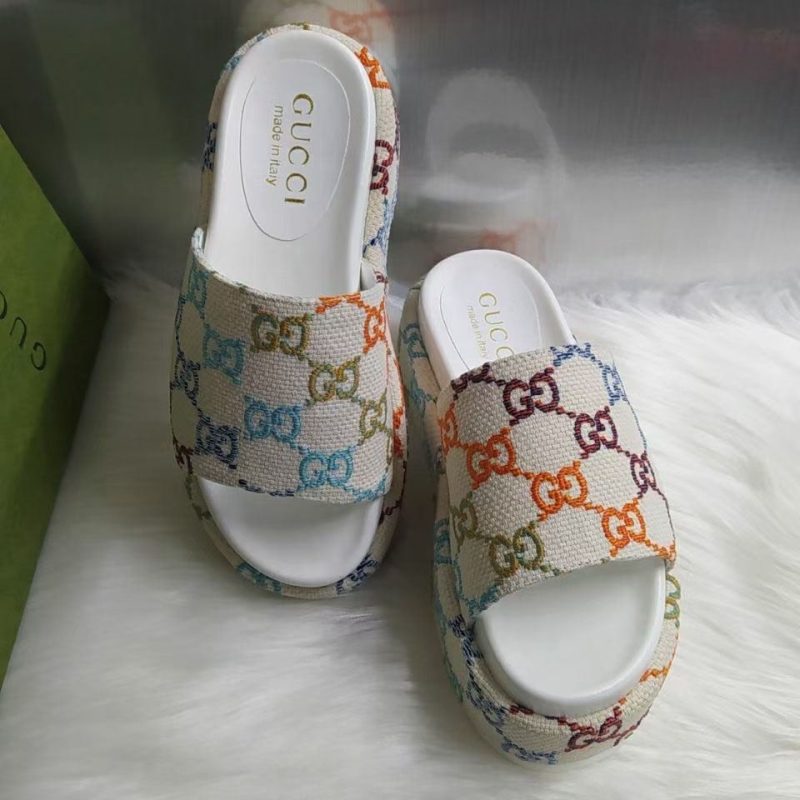 G*u*i slippers